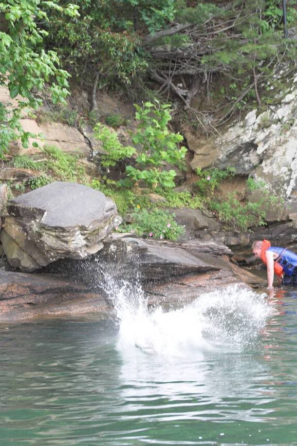 IMAGE: http://i28.photobucket.com/albums/c203/fireturk1/Lakelife/colton2ndjump04-01.jpg