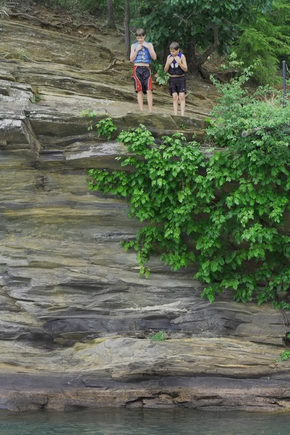 IMAGE: http://i28.photobucket.com/albums/c203/fireturk1/Lakelife/contemplation.jpg