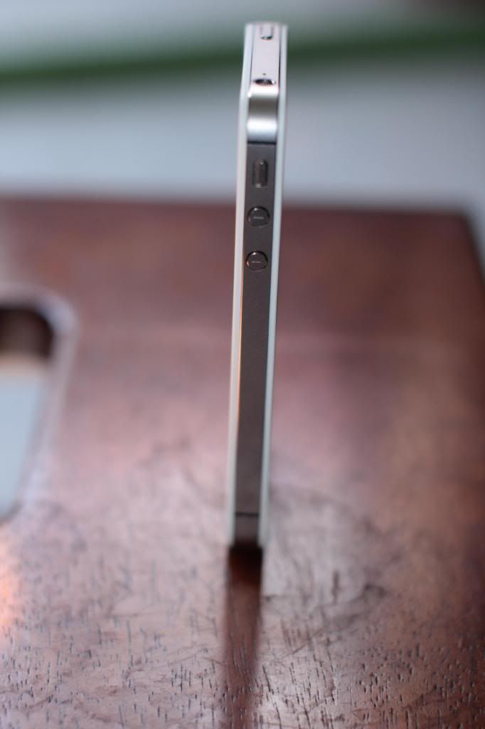 iphone 4s white 16GB hư wifi và ké thêm 1 con D60 + len Sigma DG HSM f1.4 - 6