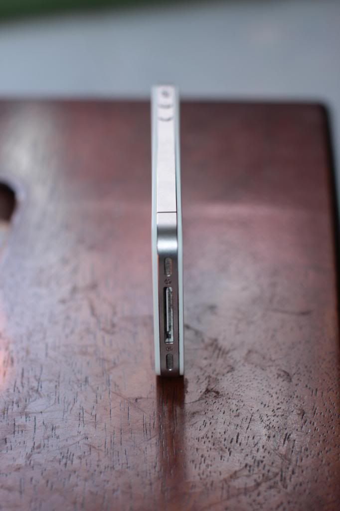 iphone 4s white 16GB hư wifi và ké thêm 1 con D60 + len Sigma DG HSM f1.4 - 7