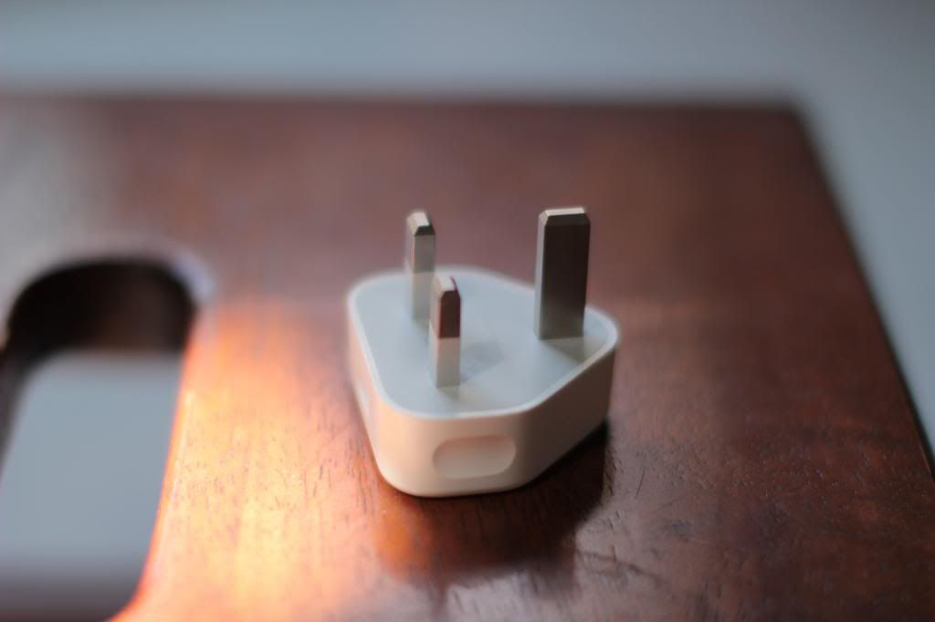 iphone 4s white 16GB hư wifi và ké thêm 1 con D60 + len Sigma DG HSM f1.4 - 8