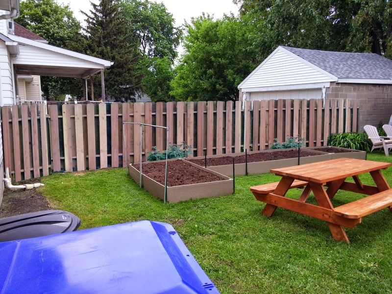 http://i28.photobucket.com/albums/c204/bobbyg1243/backyard%20fence_zpsfcddyhmj.jpg