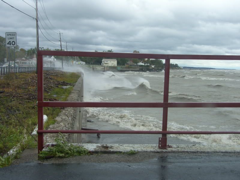 http://i28.photobucket.com/albums/c204/bobbyg1243/wind%20storm/SH100421.jpg