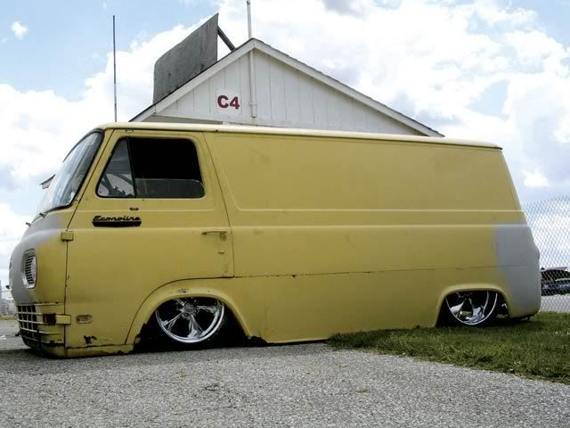 http://i28.photobucket.com/albums/c206/Chooie2/Slammed_Econoline.jpg