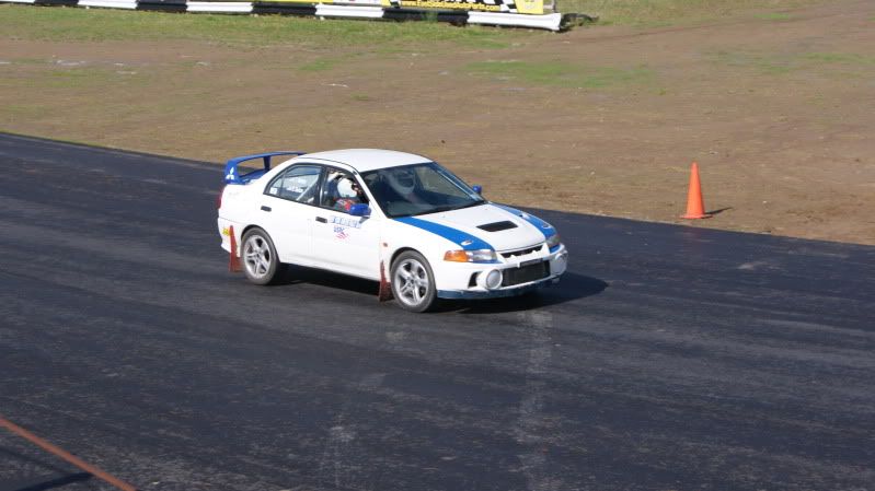 http://i28.photobucket.com/albums/c207/crusinvw/Malta%20Autocross%205_8_10/15.jpg