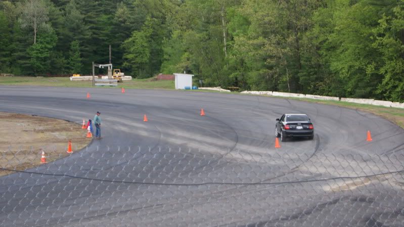 http://i28.photobucket.com/albums/c207/crusinvw/Malta%20Autocross%205_8_10/2-1.jpg