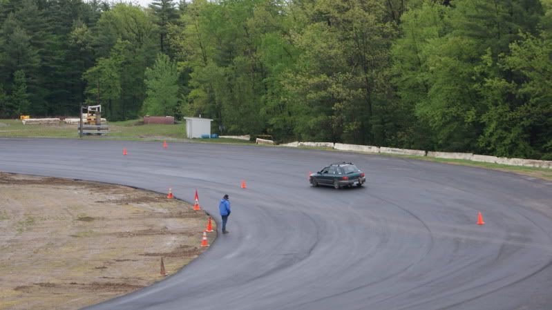 http://i28.photobucket.com/albums/c207/crusinvw/Malta%20Autocross%205_8_10/3.jpg