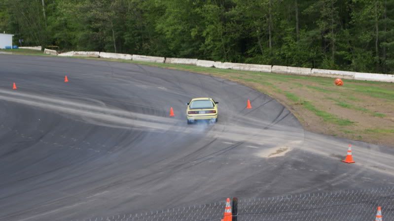 http://i28.photobucket.com/albums/c207/crusinvw/Malta%20Autocross%205_8_10/5-6.jpg