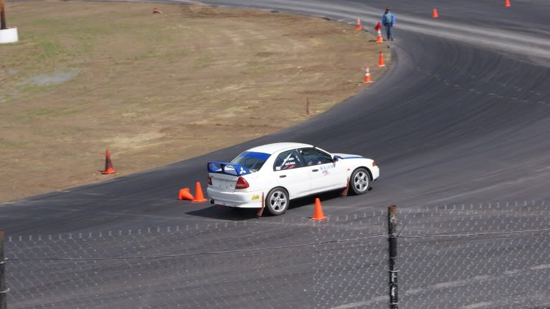 http://i28.photobucket.com/albums/c207/crusinvw/Malta%20Autocross%205_8_10/9-2.jpg