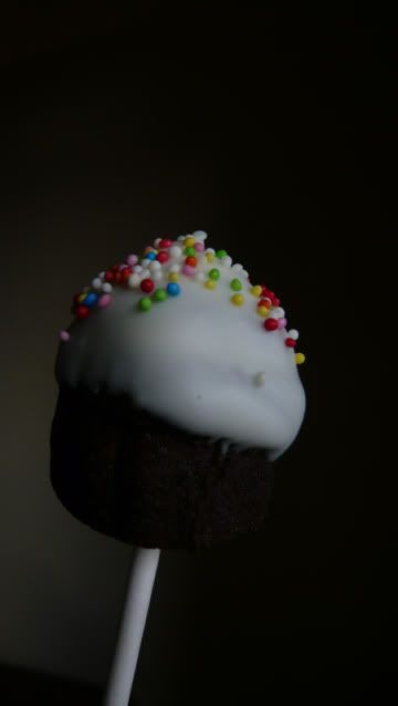 http://i28.photobucket.com/albums/c208/Tykkajansen/Taart/cupcakecakepop1.jpg
