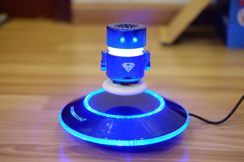 Bán Loa Little Big Sound hàng độc với robot lơ lửng trên không