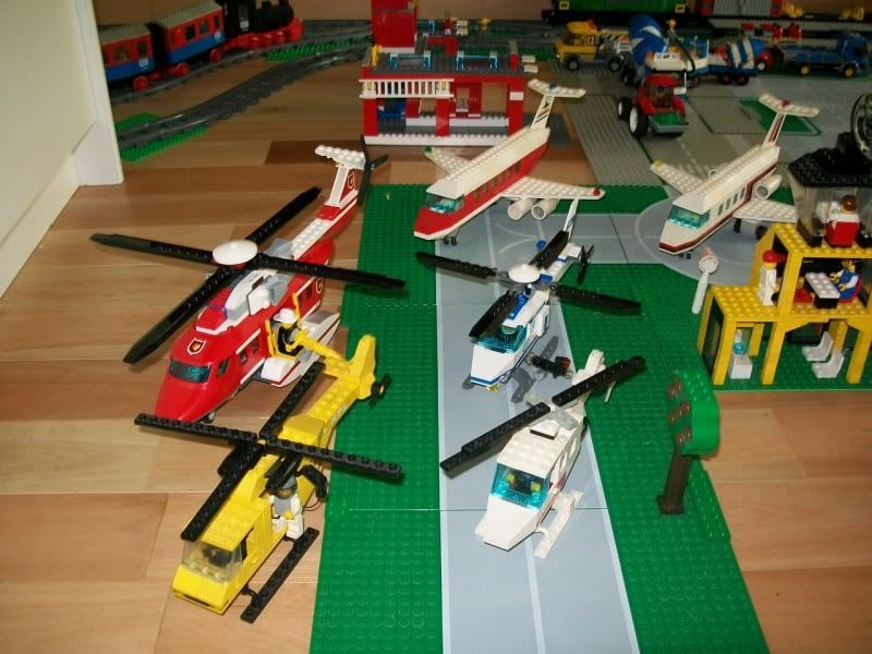 http://i28.photobucket.com/albums/c223/alkinoos/Lego/hlicoptresavions.jpg