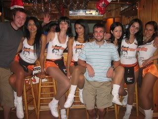 HOOTERS