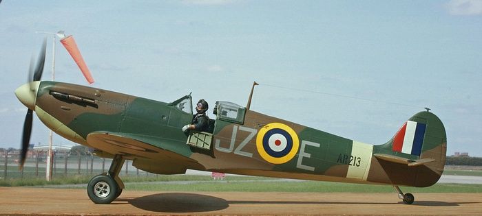 tn_Spitfire%20taxiing%20010_zpstihhao4g.
