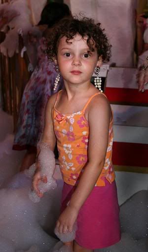 IMAGE: http://i28.photobucket.com/albums/c238/cyber_m0nkey/EOS350d001.jpg