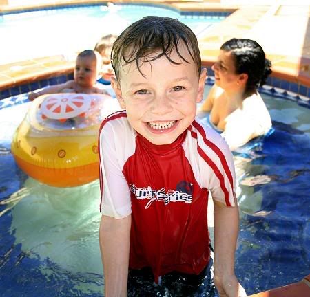 IMAGE: http://i28.photobucket.com/albums/c238/cyber_m0nkey/EOS350d076.jpg