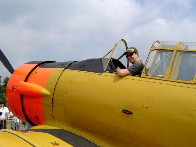 http://i28.photobucket.com/albums/c245/taylormonoplane/DSC03109.jpg