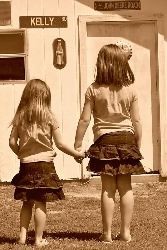 IMAGE: http://i28.photobucket.com/albums/c248/EricaWilliams/P37.jpg