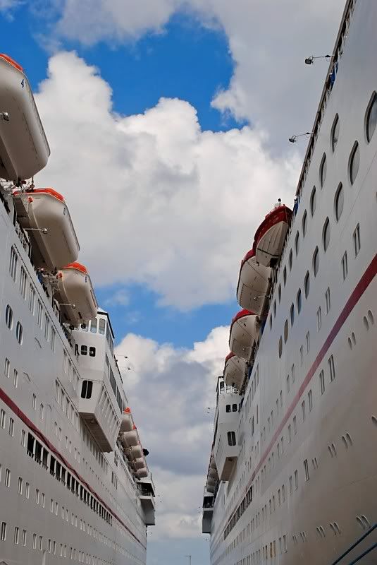 IMAGE: http://i28.photobucket.com/albums/c248/EricaWilliams/misc8.jpg