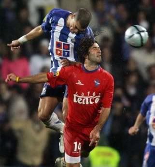 Pepe ganha nas alturas a Carlos Carneiro