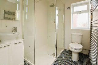 8070861-bathroom02-800-web-1.jpg