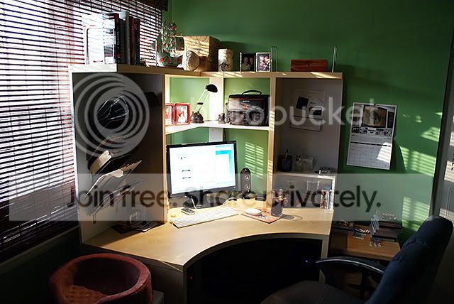 desk1.jpg